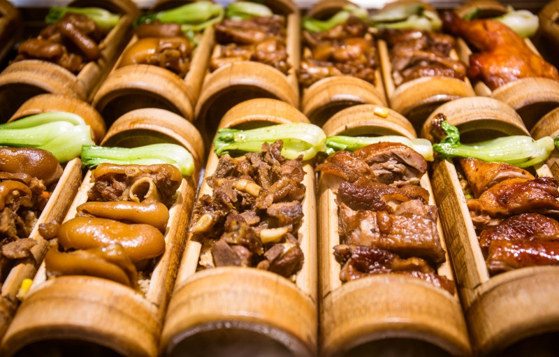 深圳东门町小吃街:大杂烩风味,所有美食来自全国各地