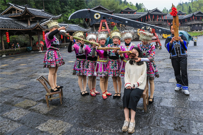 和你一起感受 天坑寨子的原始与古朴 感受天坑寨子人的热情好客 半荤