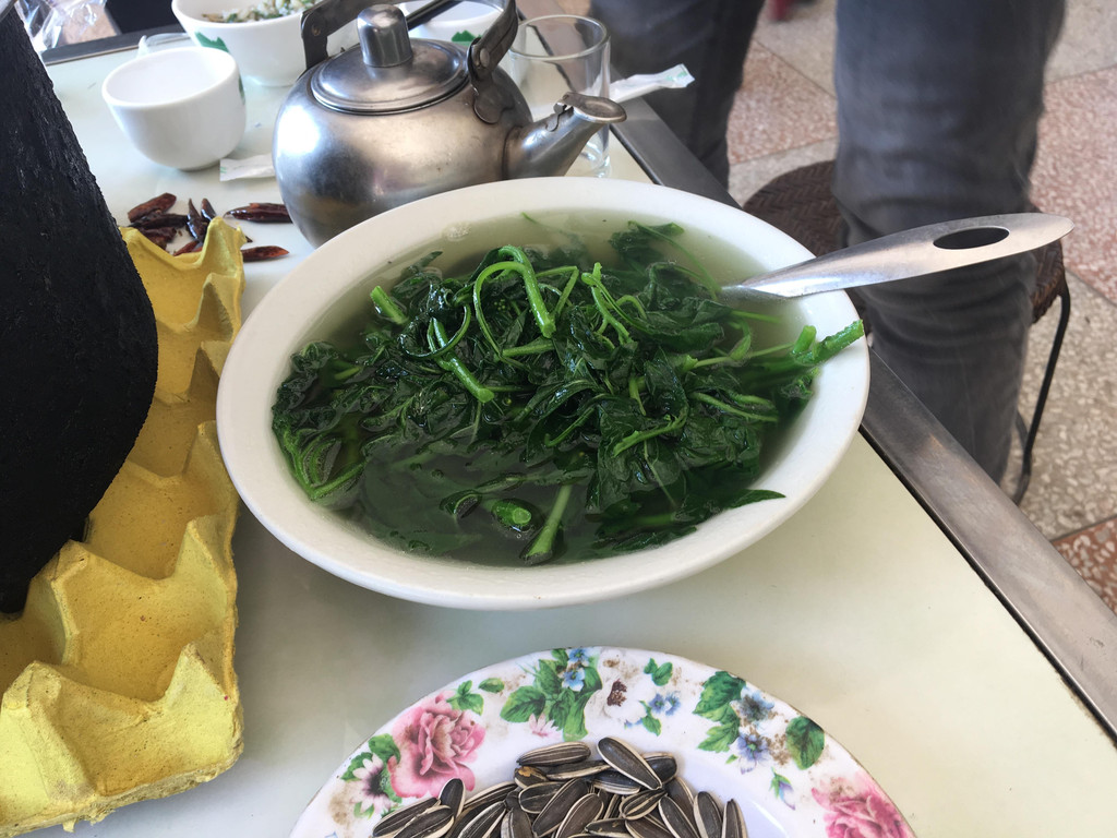 野菜汤,少盐清淡,但和烂饭搭配起来不错,因为烂饭中有一种当地的辛辣