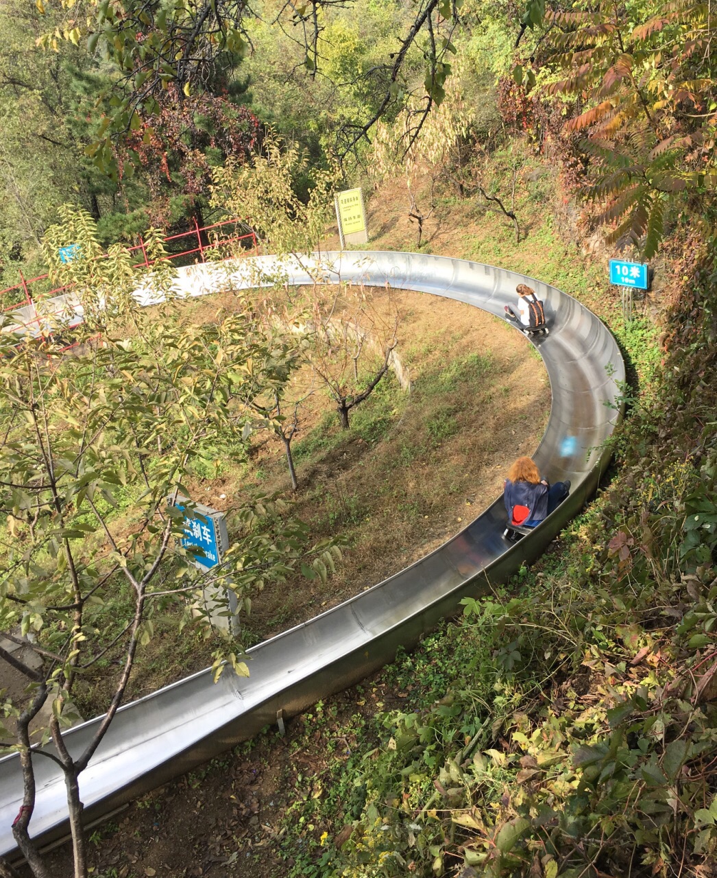 鲨鱼水滑梯：打造清凉夏天的吸睛利器