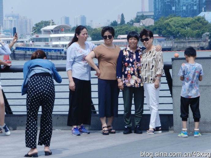 新机入手 天公作美 沪上街头公园人像花草试机游