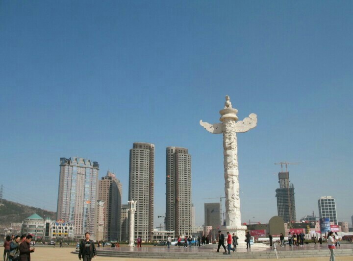【旅游快讯】大连标志性建筑之一,星海广场华表于2016年8月5日凌晨12