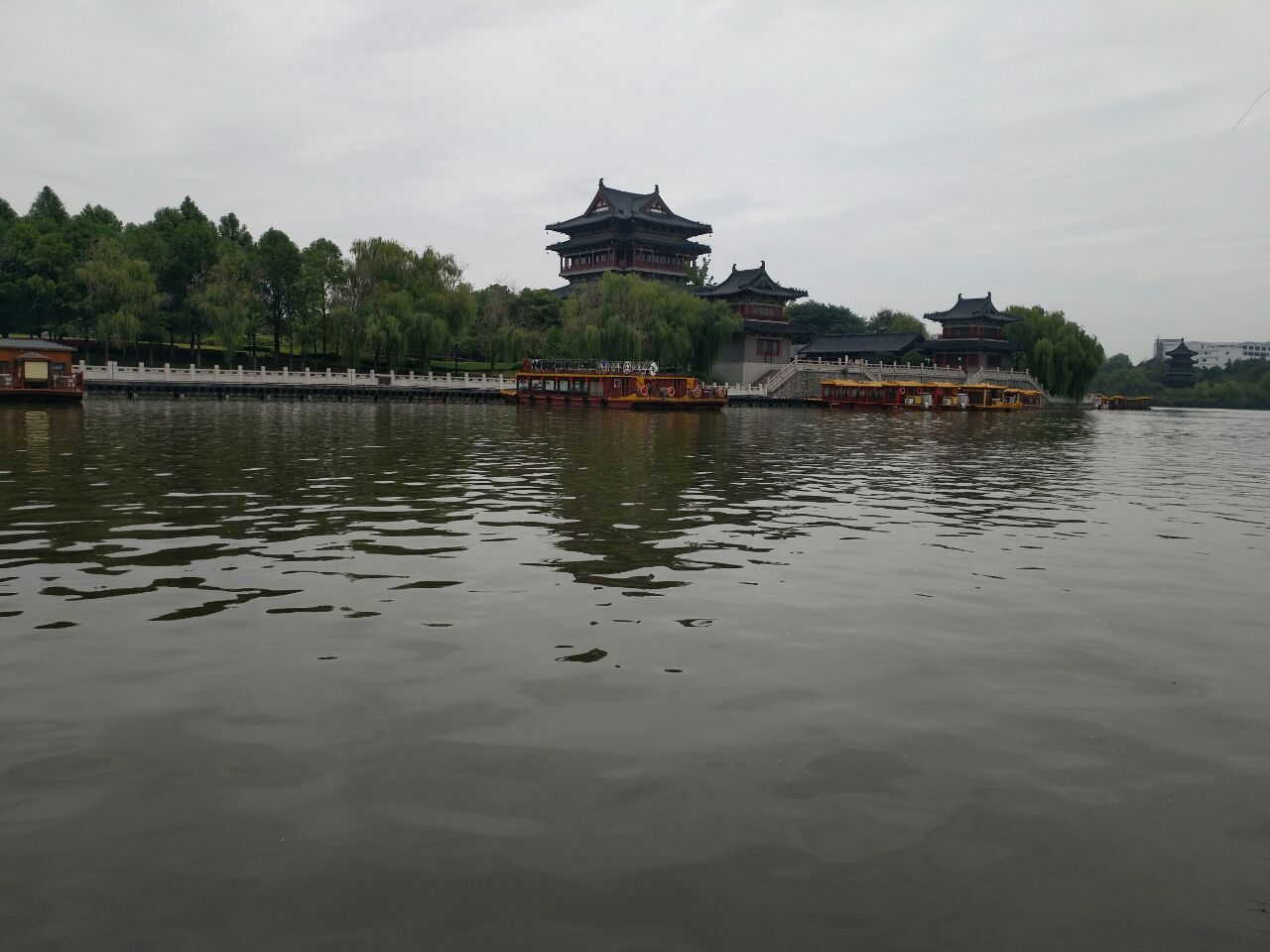 凤城河景区是泰州最值得一去的旅游目的地,是一个半式的大型旅游