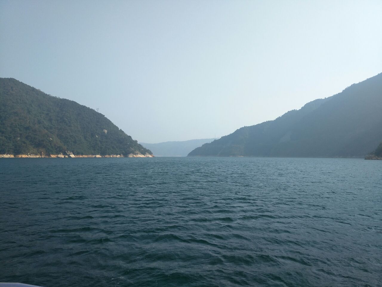 东江湖风景旅游区位于湖南省资兴市境内,是国家级风景名胜区,国家5a