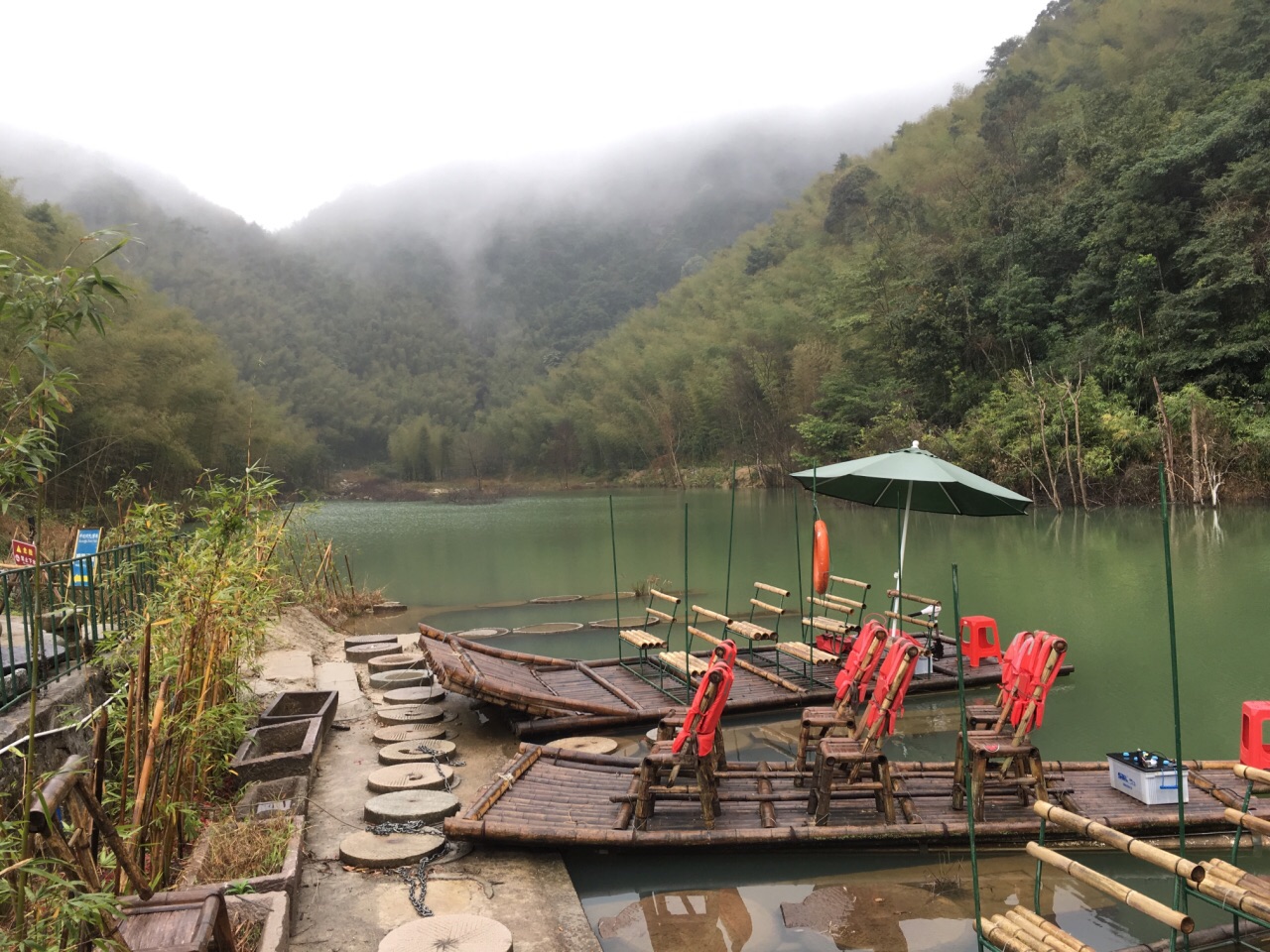 千泷沟大瀑布位于广州从化区的良口镇锦村生态旅游区内,空气清新负