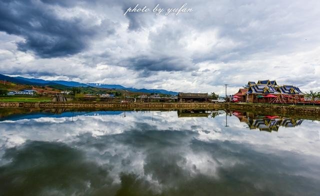 山下的傣族村庄—景亢村