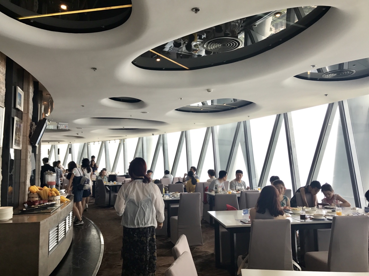 【高端美食】广州塔106层璇玑地中海旋转餐厅自助餐