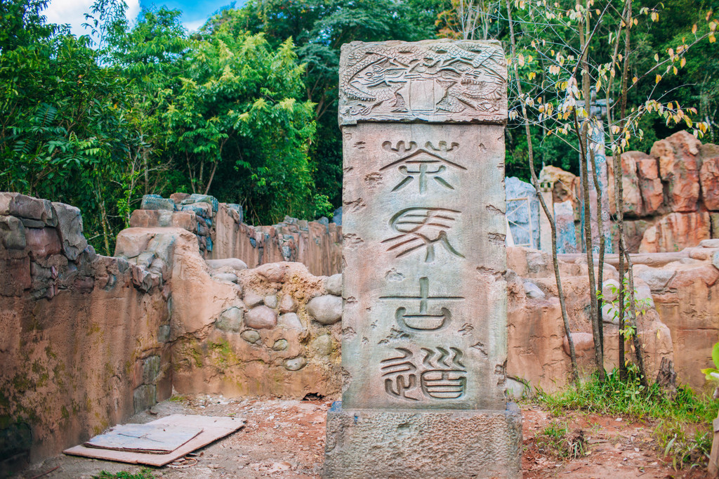 茶马古道景区内的一些建筑重现着当年的这里的辉煌.