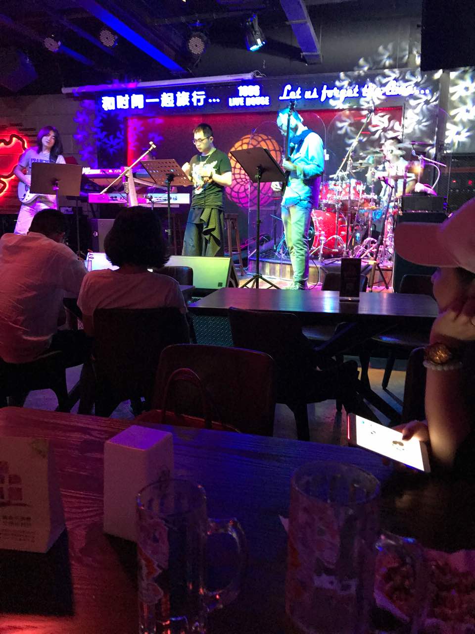 1886汽车主题德国餐厅(外滩13号店)