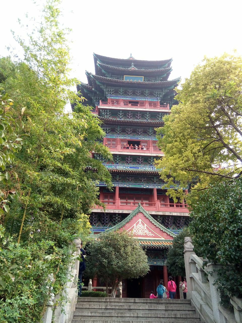 阅江楼紧临天妃宫,静海寺,尤其是静海寺,是《中英南京条约》的议场.