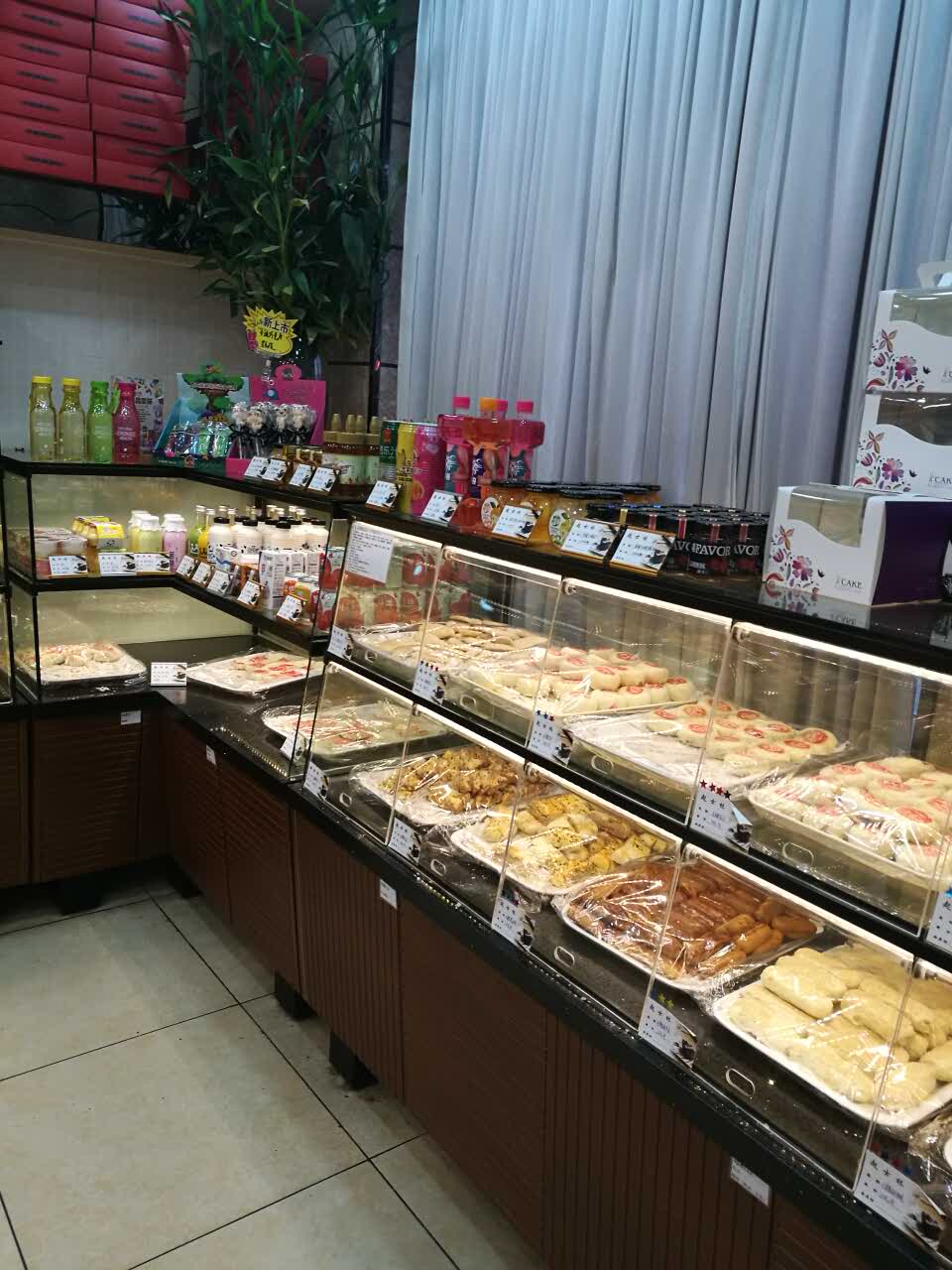 喜欢来这家起士林西点店买糕点面包,感觉糕点味道不错,面包也挺好吃