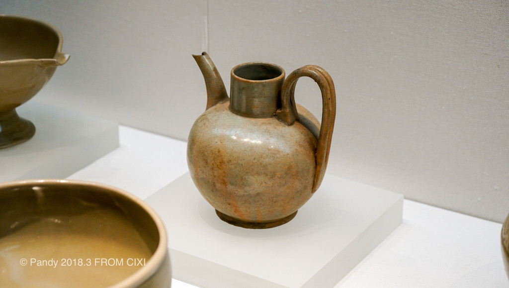 因为慈溪拥有悠久的青瓷文化,号称是"海上陶瓷之路"的发祥地.
