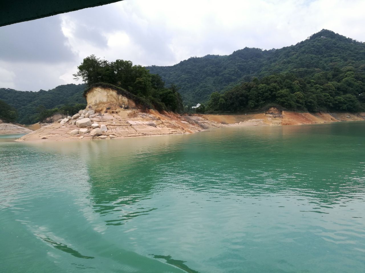 没意思,一点不好玩,除了坐船看风景其它没什么好玩,万绿湖的水很清