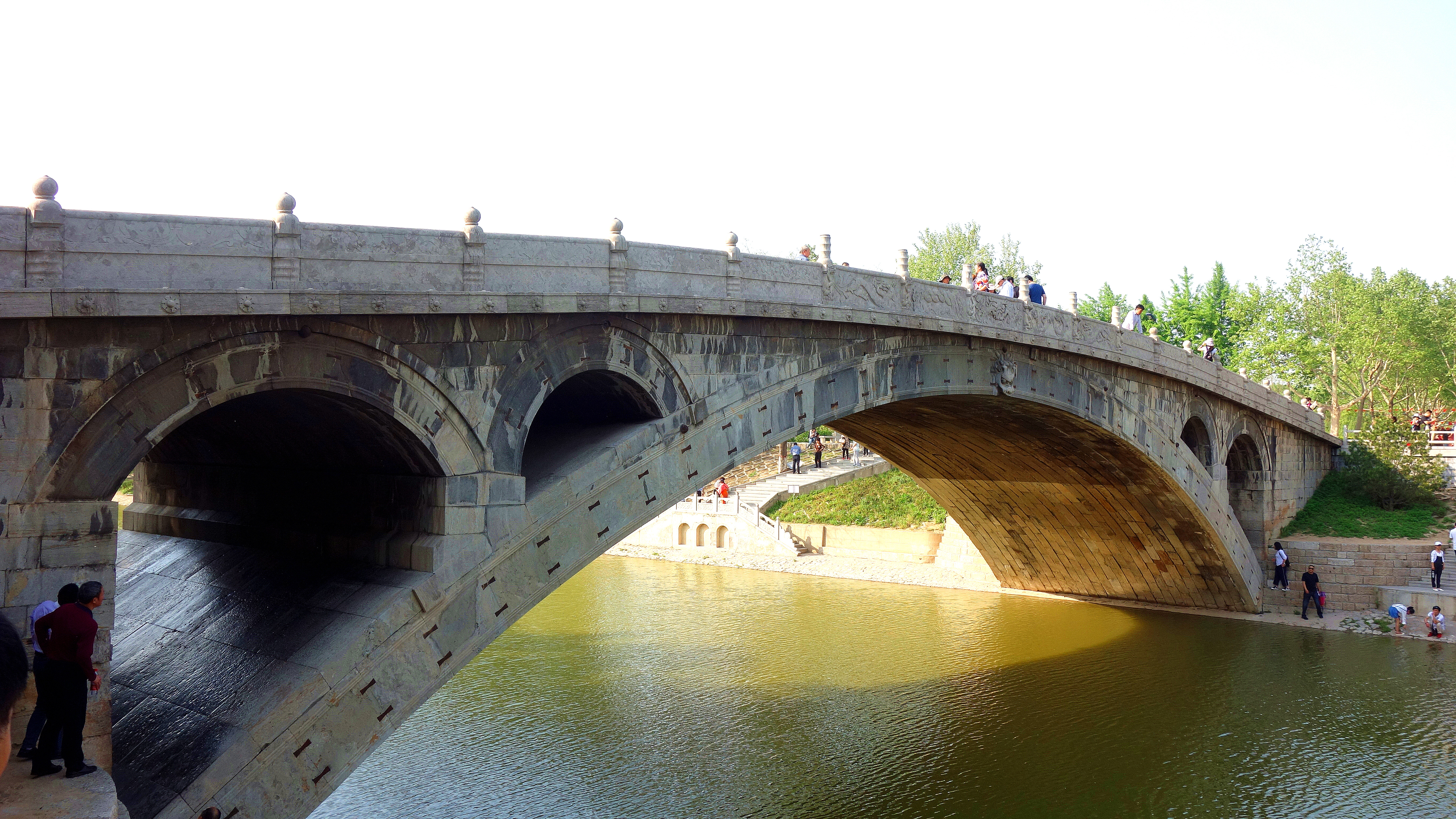 赵州桥是我国第一批全国重点文物保护单位,人们对它的名字都耳熟能详