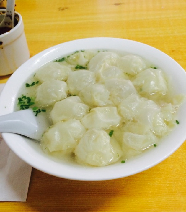 点泡泡馄饨的好多,可是我还是喜欢吃鲜肉大馄饨.