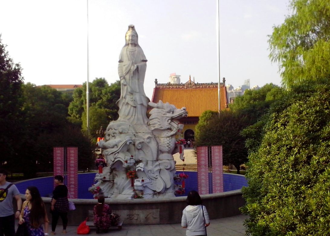 开福寺是中国佛教重点开放寺院之一,为禅宗临济宗杨岐派著名寺院,始建