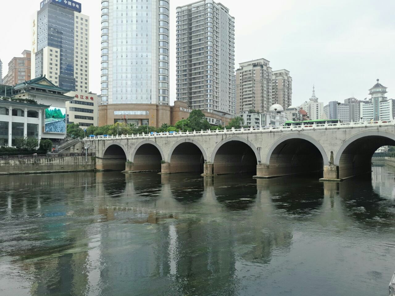 甲秀广场