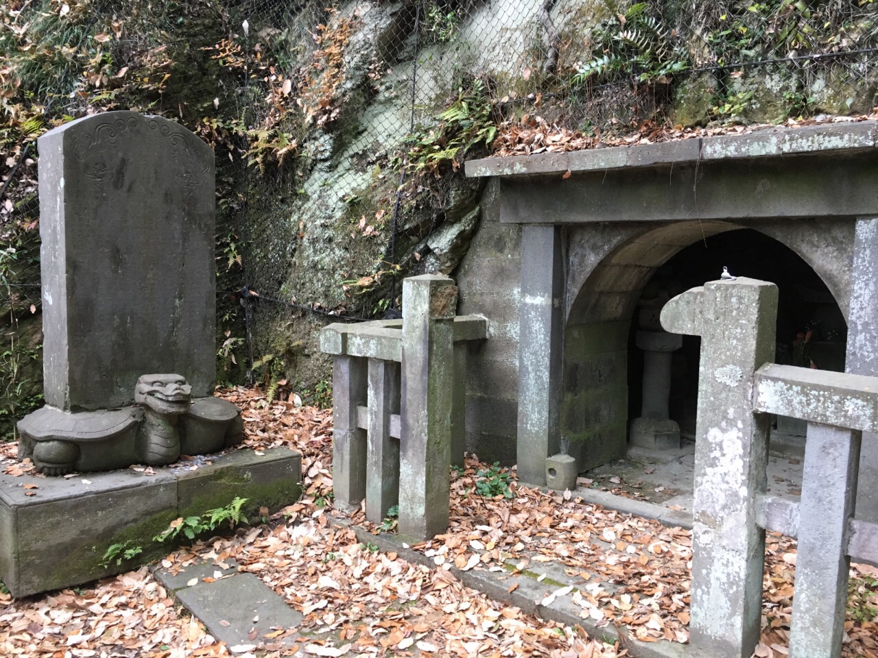 源赖朝之墓