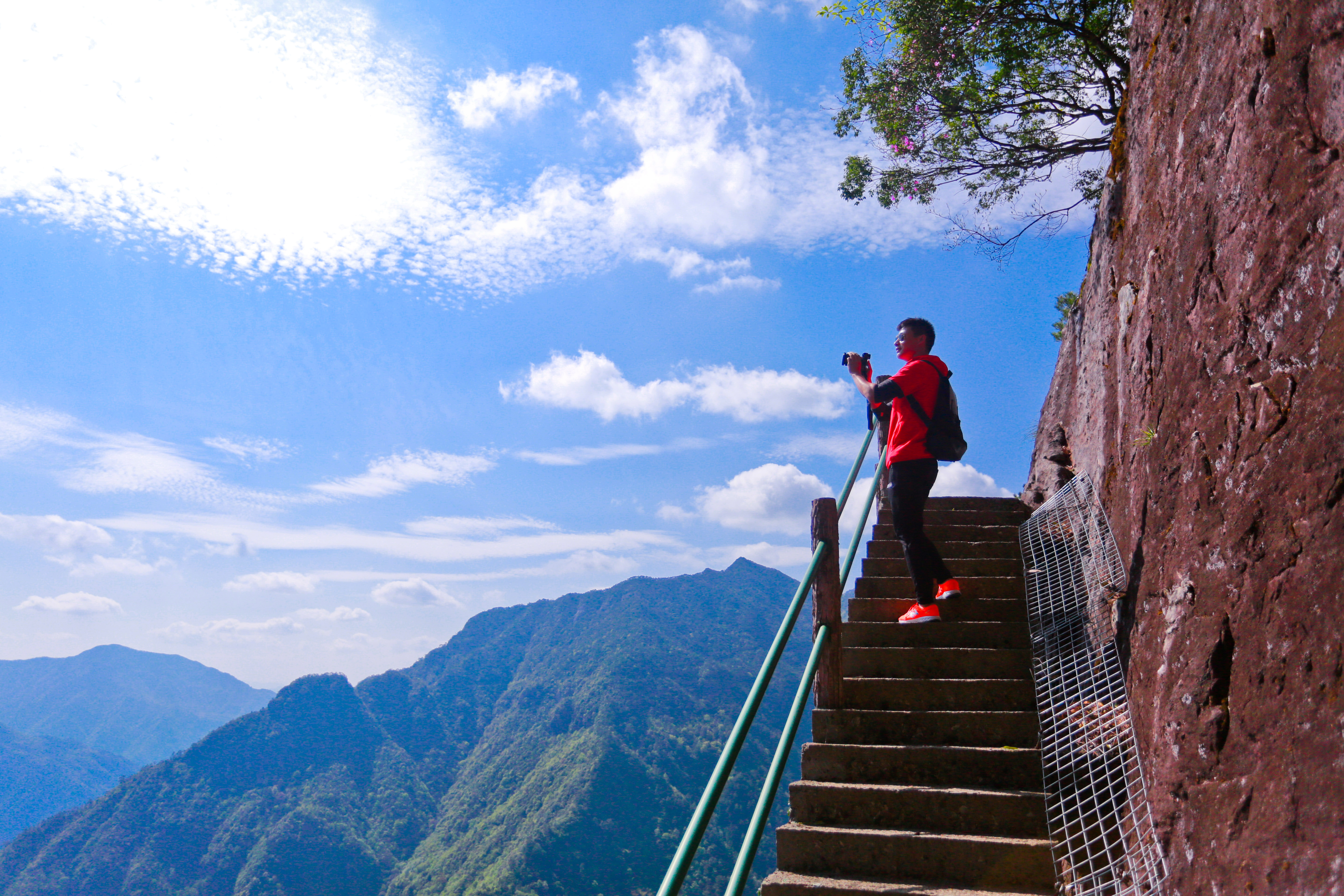 宋城龙泉山景区算是江浙一带还没有过度开发的景点,比较原始自然和