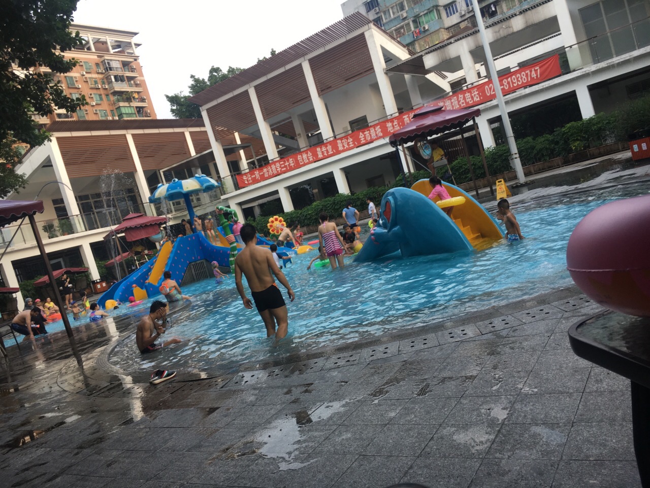 西郊游泳场