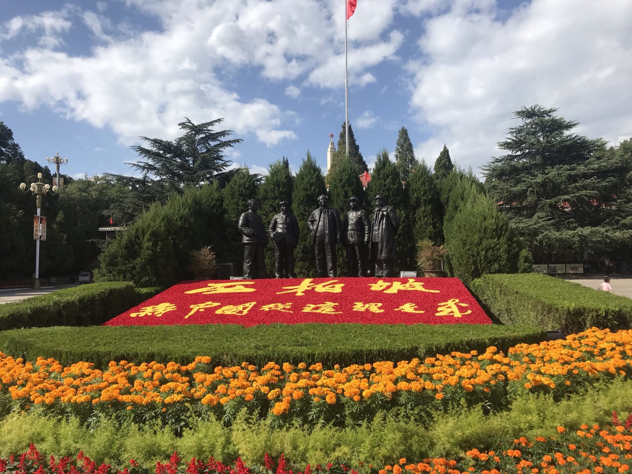 西柏坡纪念馆位于河北省平山县西柏坡村.