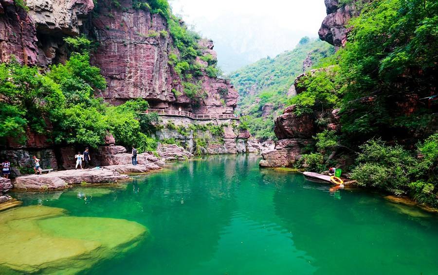 云台山风景区,又名云台山,云台山风景名胜区,位于河南省焦作