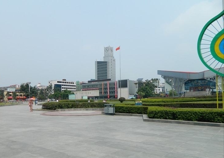 建湖县人民广场