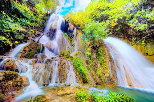 香水河七彩瀑布风景区