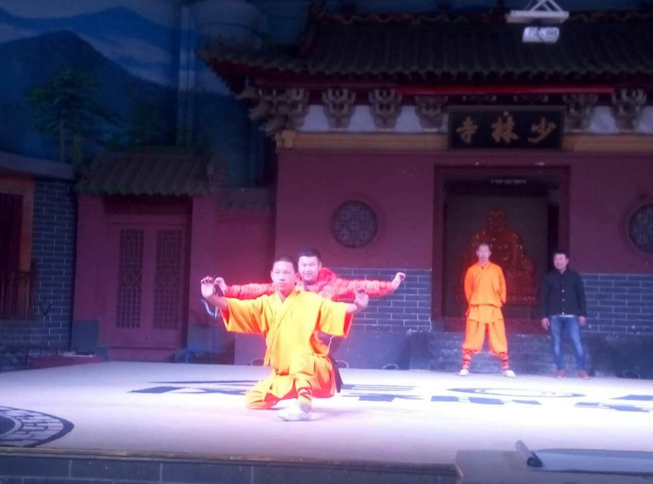 所以来到少林寺一定要看一下少林寺当中的武术表演.