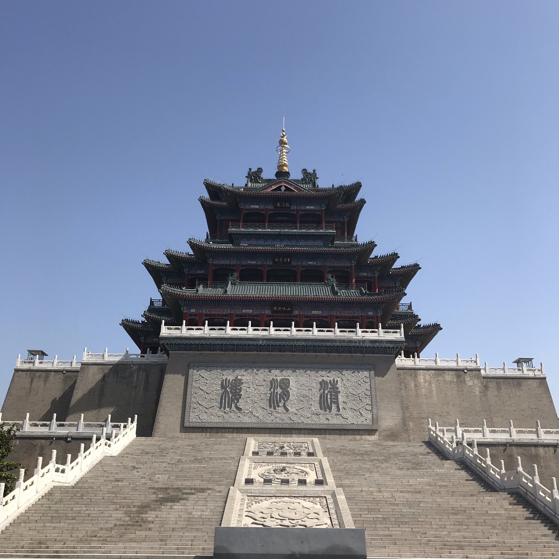 清渭楼从古到今一直是咸阳城市的标志性建筑,有两千多年的历史