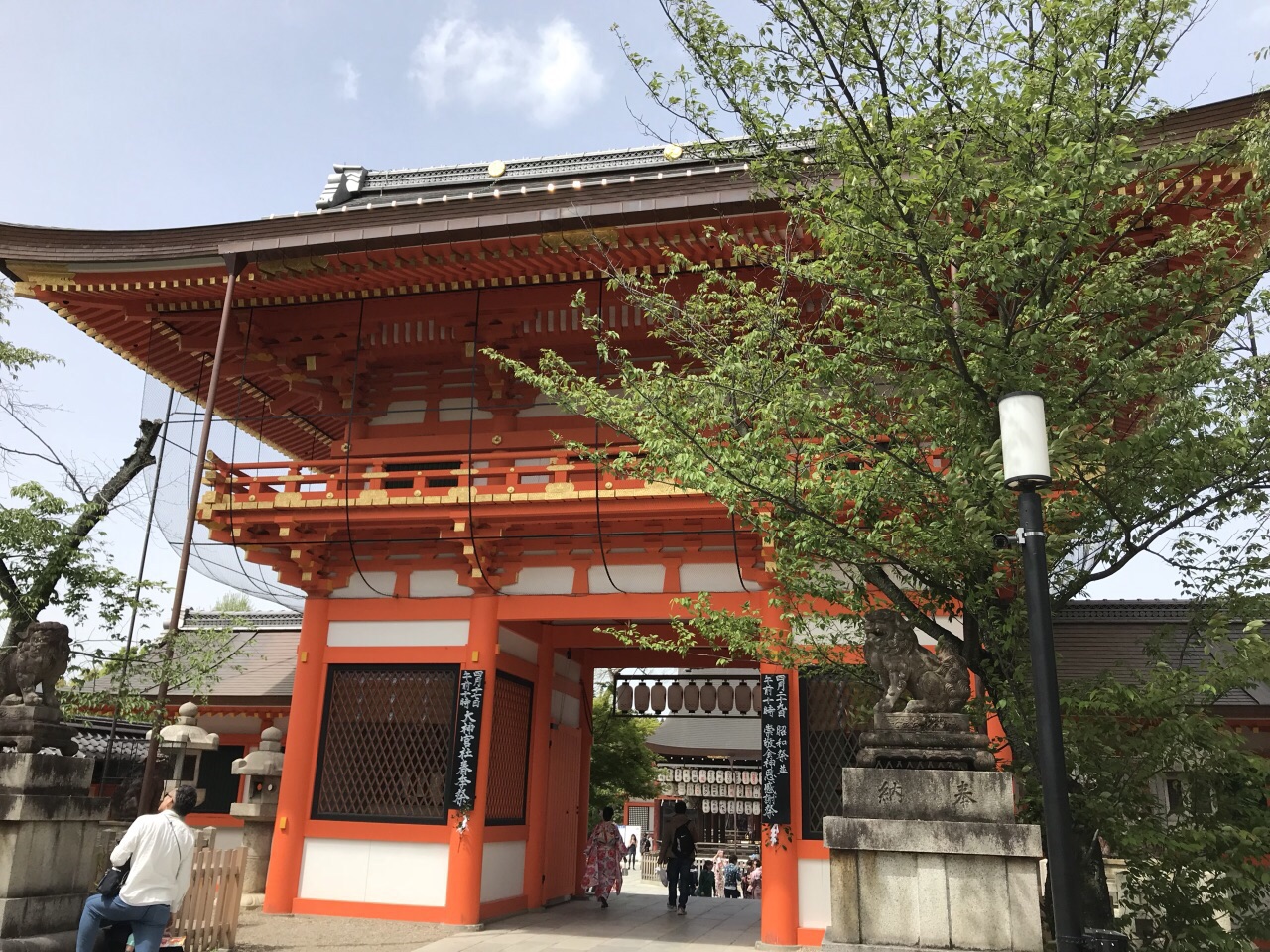 与附近的大将军神社,市比卖神社比起来,面积更大,景