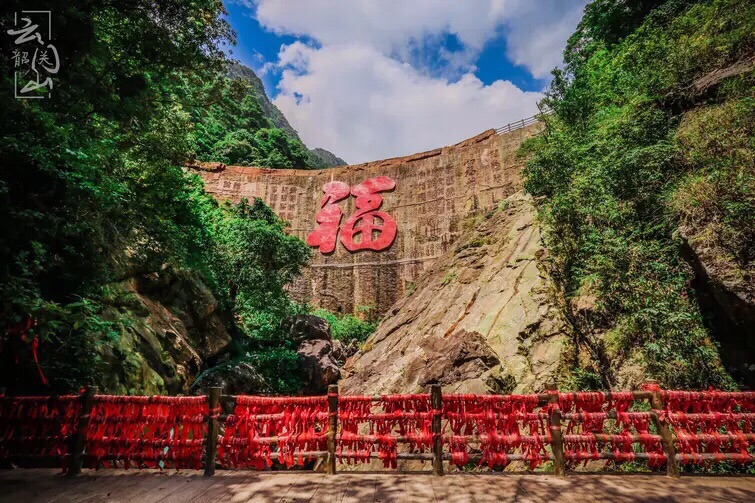 不知道大家有没有刷到,那就是位于广东省韶关市乳源县的云门山