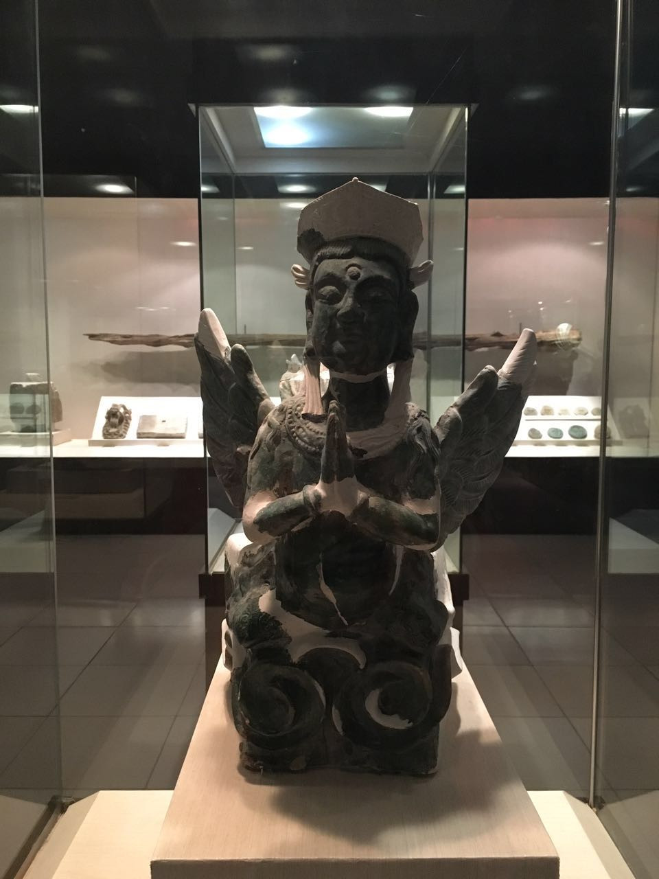 最有名的妙音鸟雕像,又名迦陵频伽.