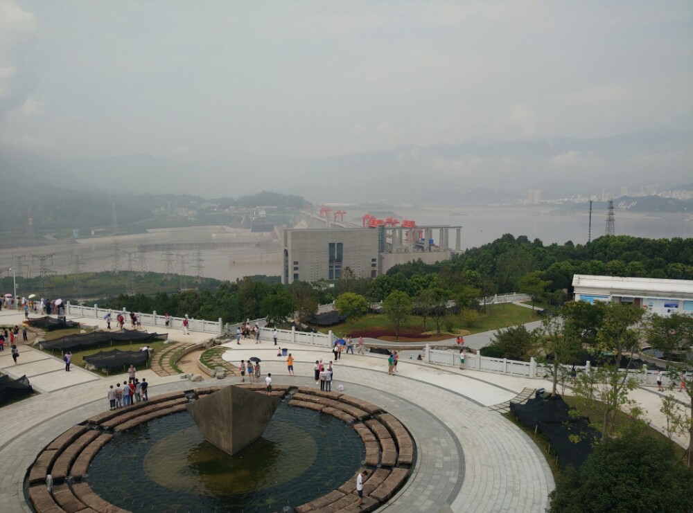 坛子岭,是三峡坝区(三峡大坝景区)最早开放的区域,因为其山体形状