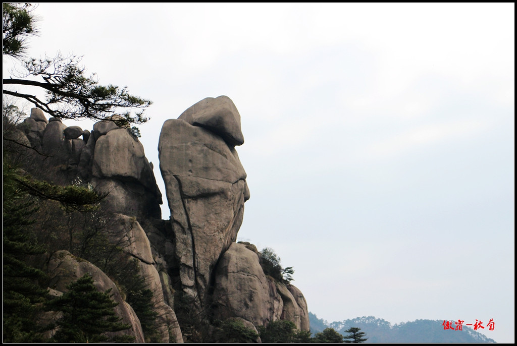 的蜡烛峰 进天台景区要从九华街坐观光车到凤凰松站,可以坐缆车上山