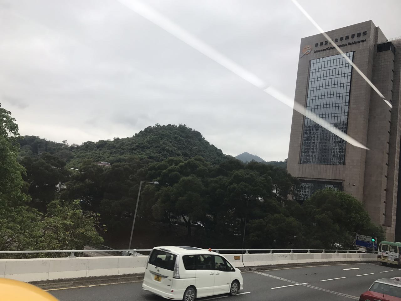 想从沙田前往机场,迪士尼公园等地,行车免不了要经过狮子山隧道公路