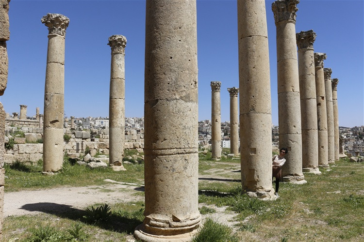 公元8世纪中叶,阿巴斯王朝兴起定都巴格达,杰拉什几次强烈地震许多