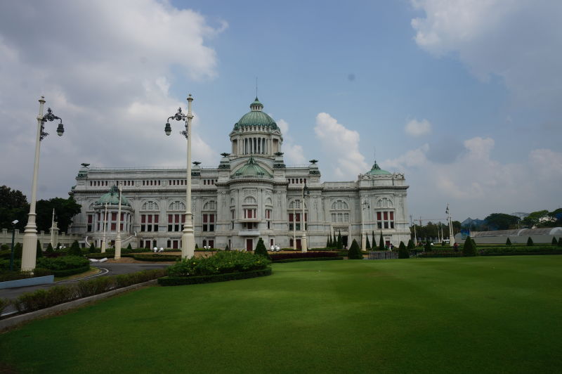 旧国会大厦是意大利文艺复兴风格,在泰国曼谷