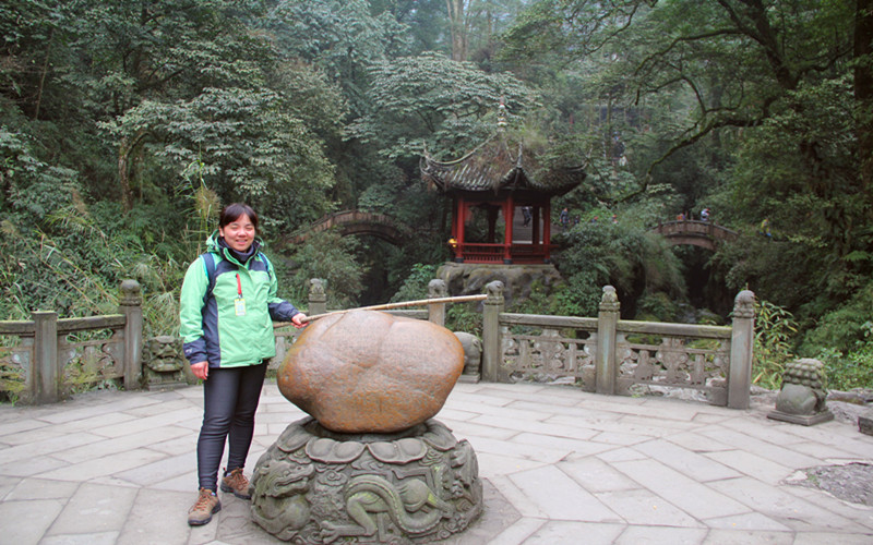 那一年-中华四大佛教圣地【四川峨眉山游记】第一山门,秀甲瀑布