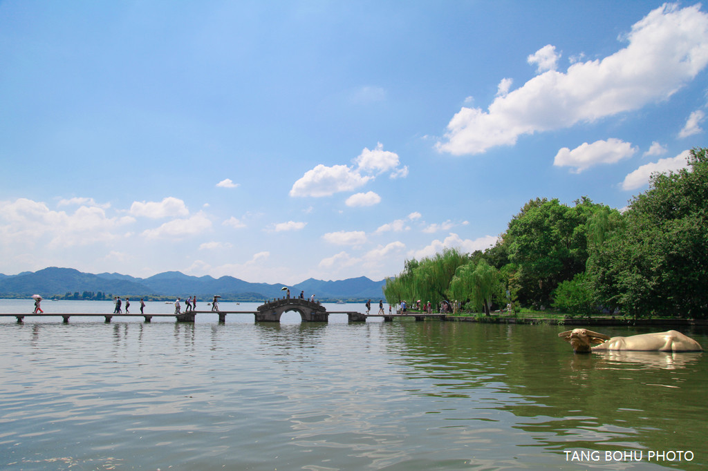 杭州:人间般的天堂,景色宛如仙境,醉在西湖山水里.