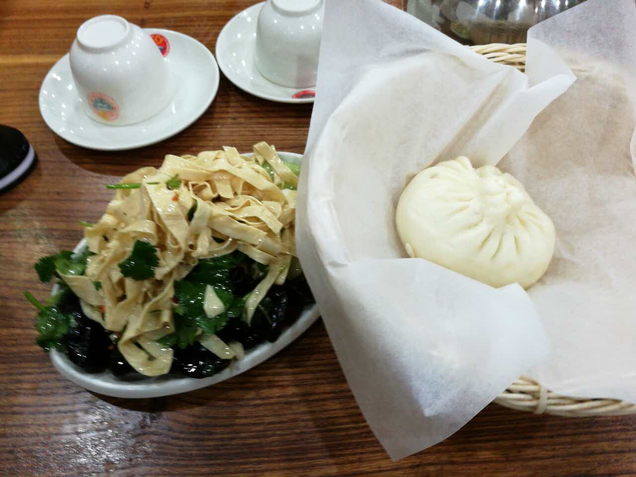 2021来味轩刀削面(联盟路店)美食餐厅,服务很好,环境很棒!菜美味.