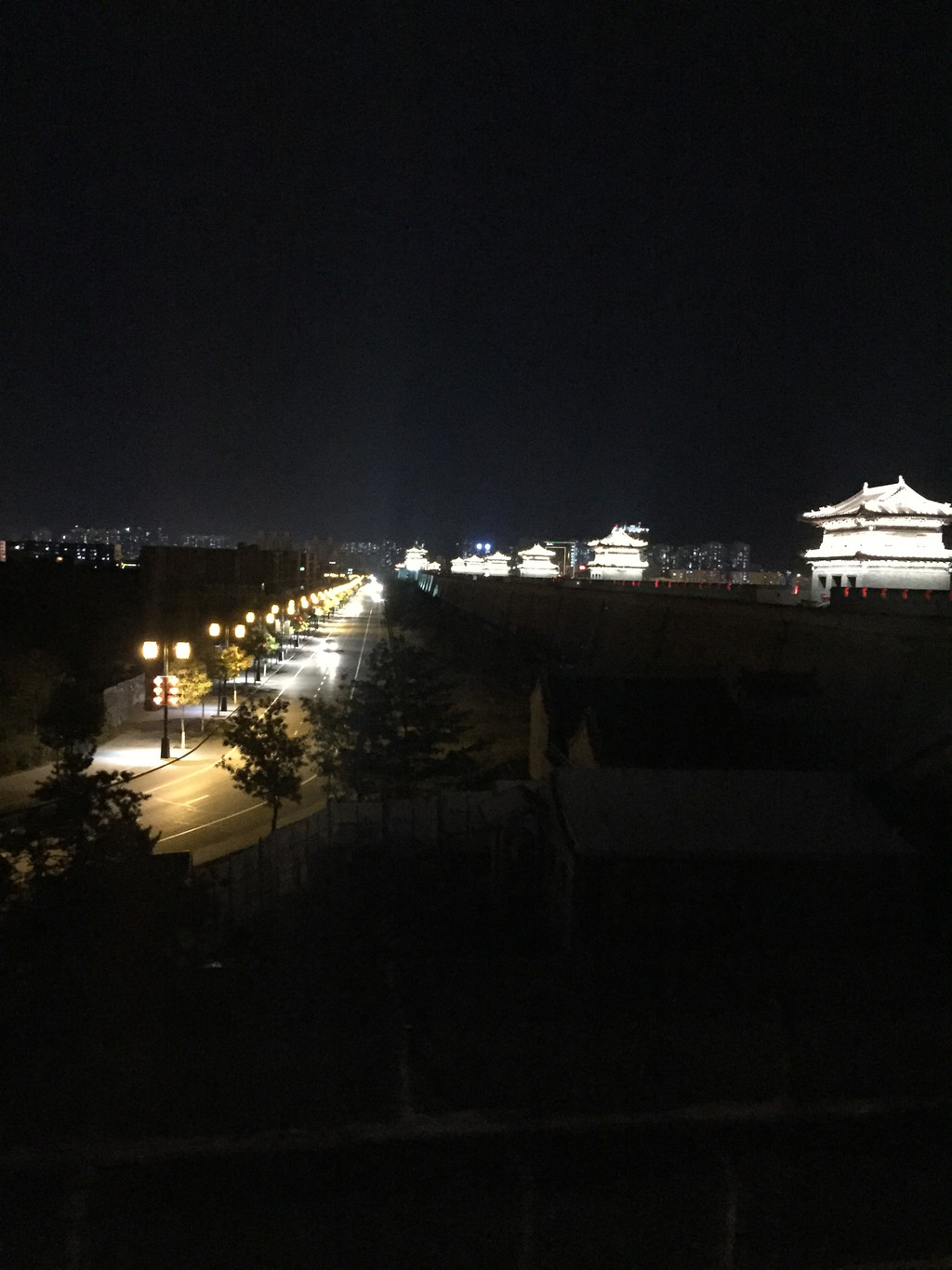 夜晚的大同古城墙,免费,无人.