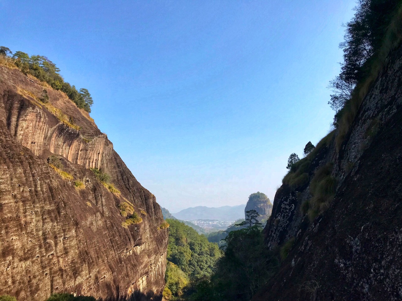 虎啸岩