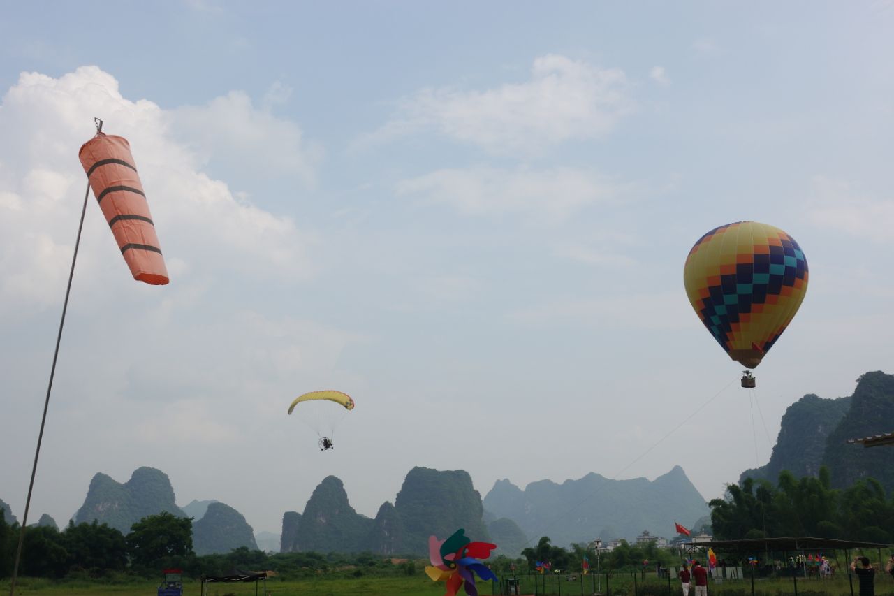 阳朔燕莎热气球滑翔伞飞行好玩吗,阳朔燕莎热气球滑翔