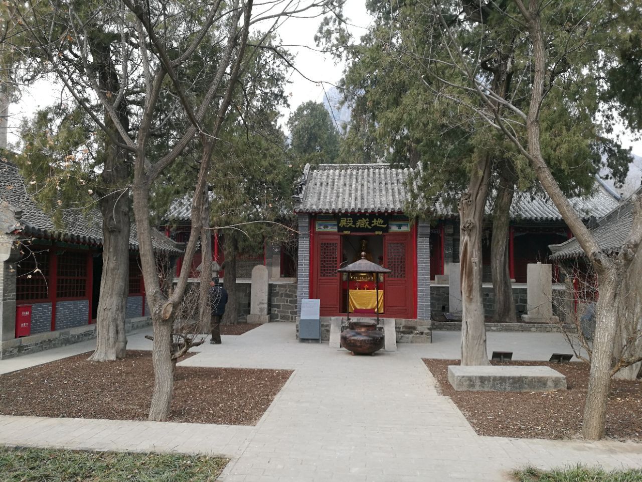济南政府的大力扶持下华阳宫现在变成了免票景点,今天有空去爬小华山