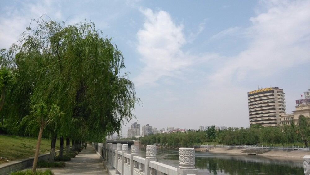 【携程攻略】郑州东风渠滨河公园景点,不错不错,沿河.
