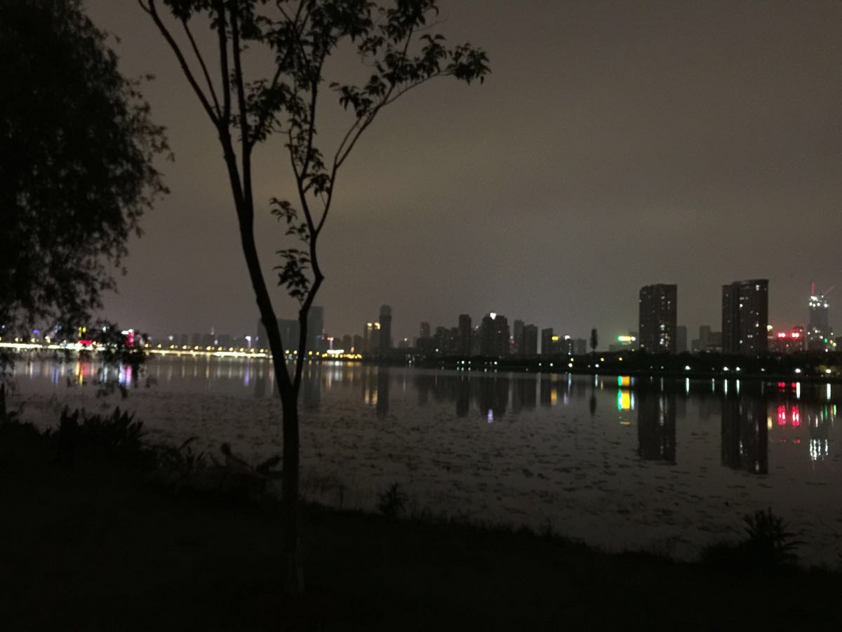 有空时我会经常去拍拍沙湖夜景!