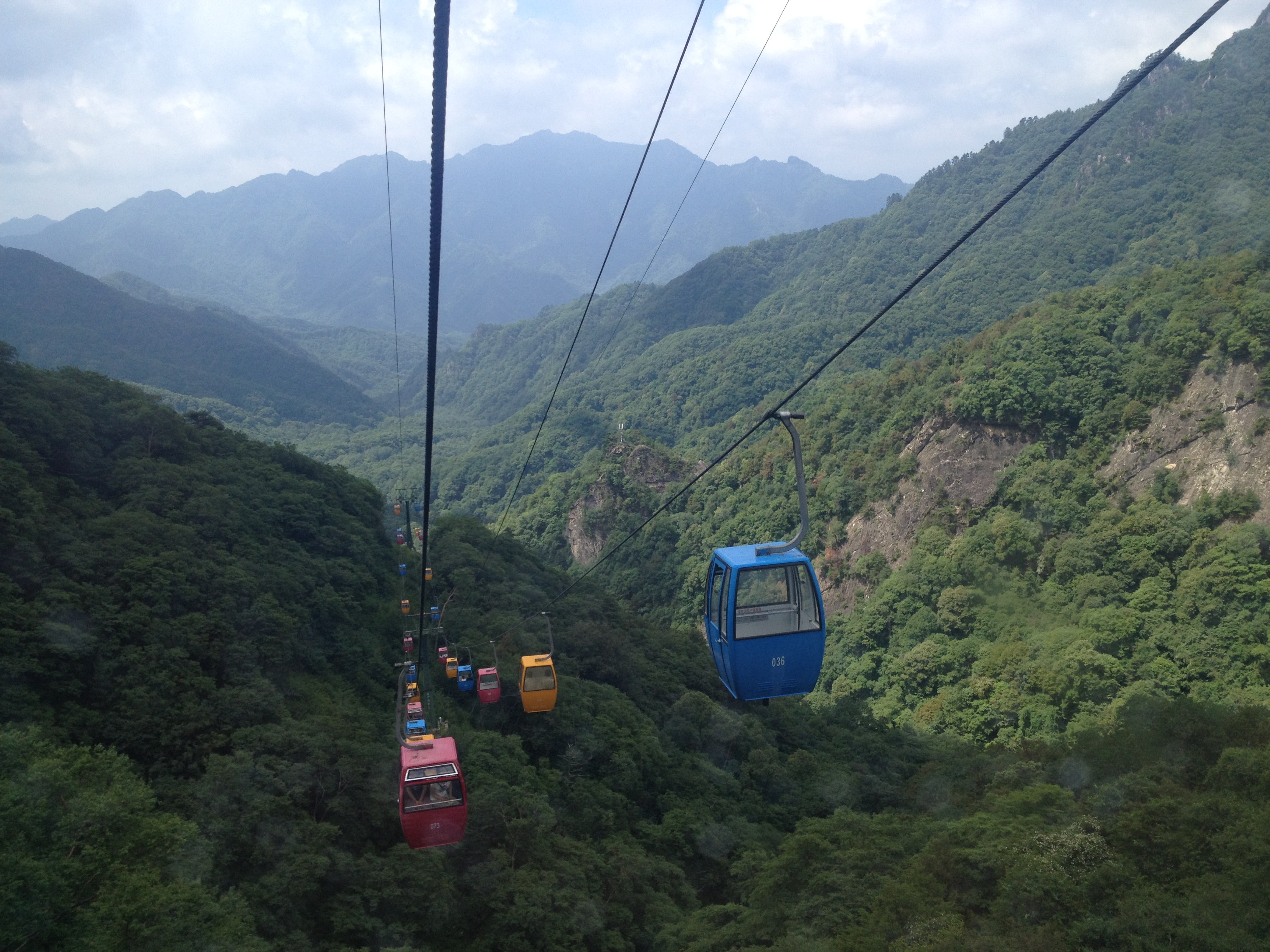 朱雀国家森林公园为国家aaaa级旅游景区,位于户县涝河上游,距西安73