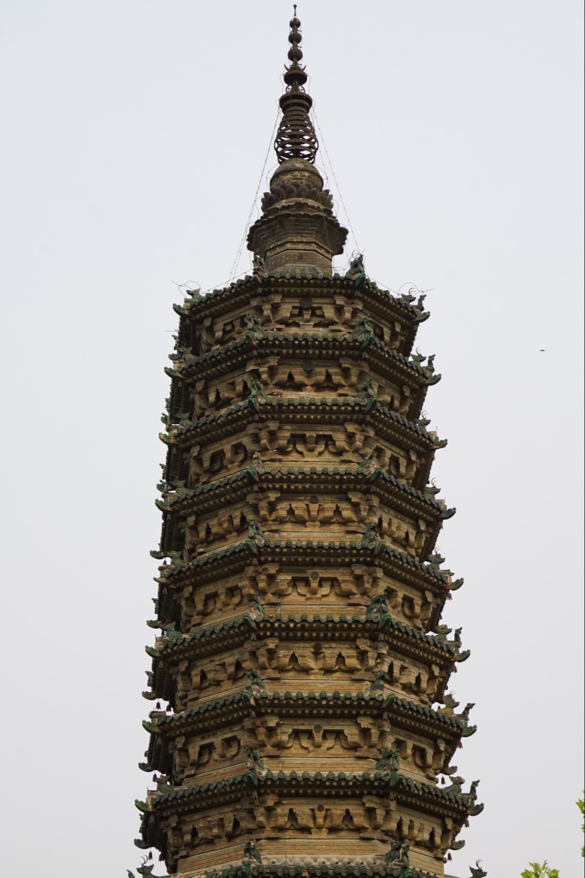 临济寺澄灵塔,坐落于正定县城生民街东侧临济寺内,俗称青塔,衣钵塔,始