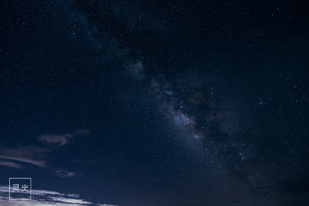 躺在西岭雪山的透明帐篷里探索星空秘境